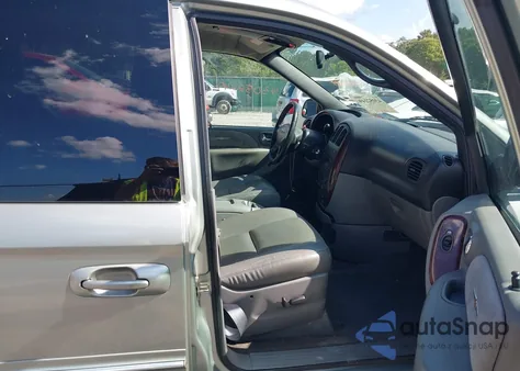 2004 Chrysler Town & Country Limited z USA, uszkodzony, nr VIN 2C8GT64L04R553786